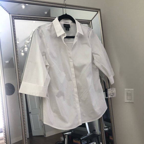 Liz Claiborne Tops - Liz Claiborne Classic Button Up